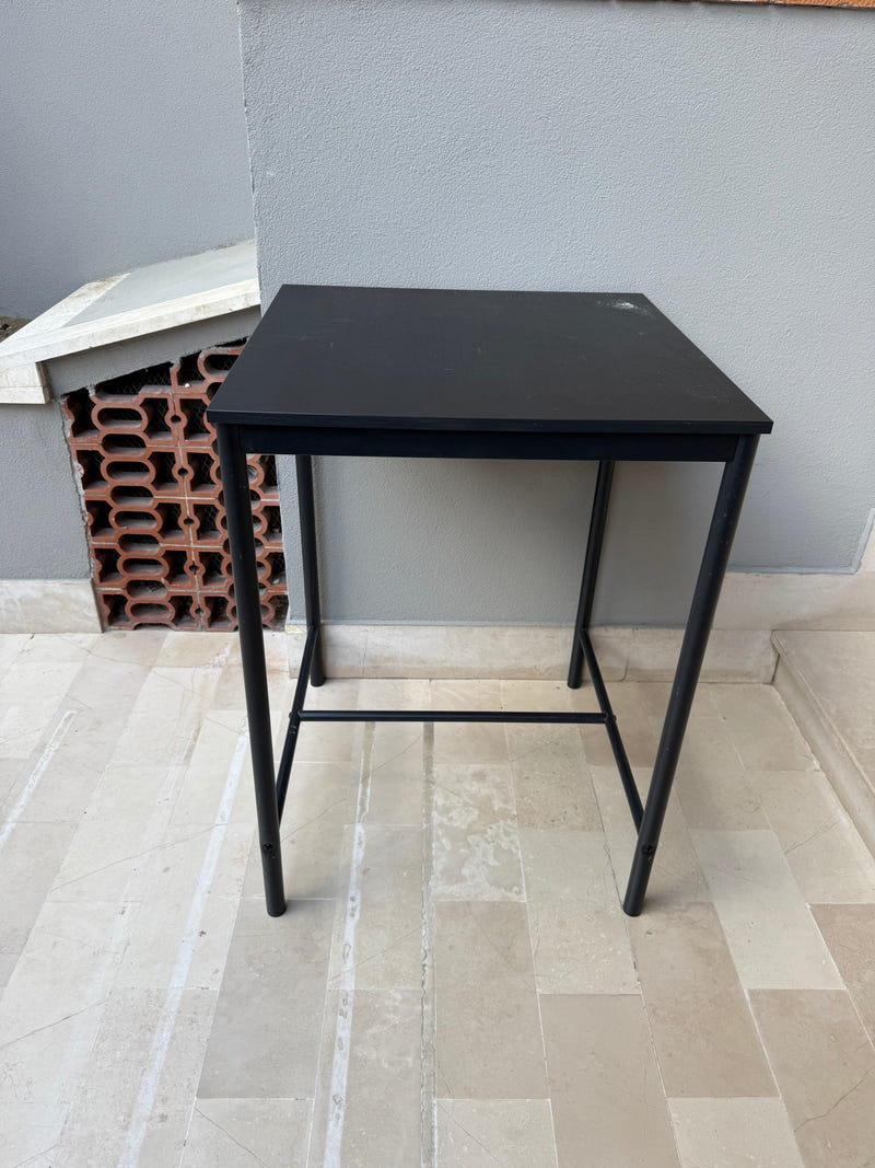 Tavolo alto + 2 sgabelli