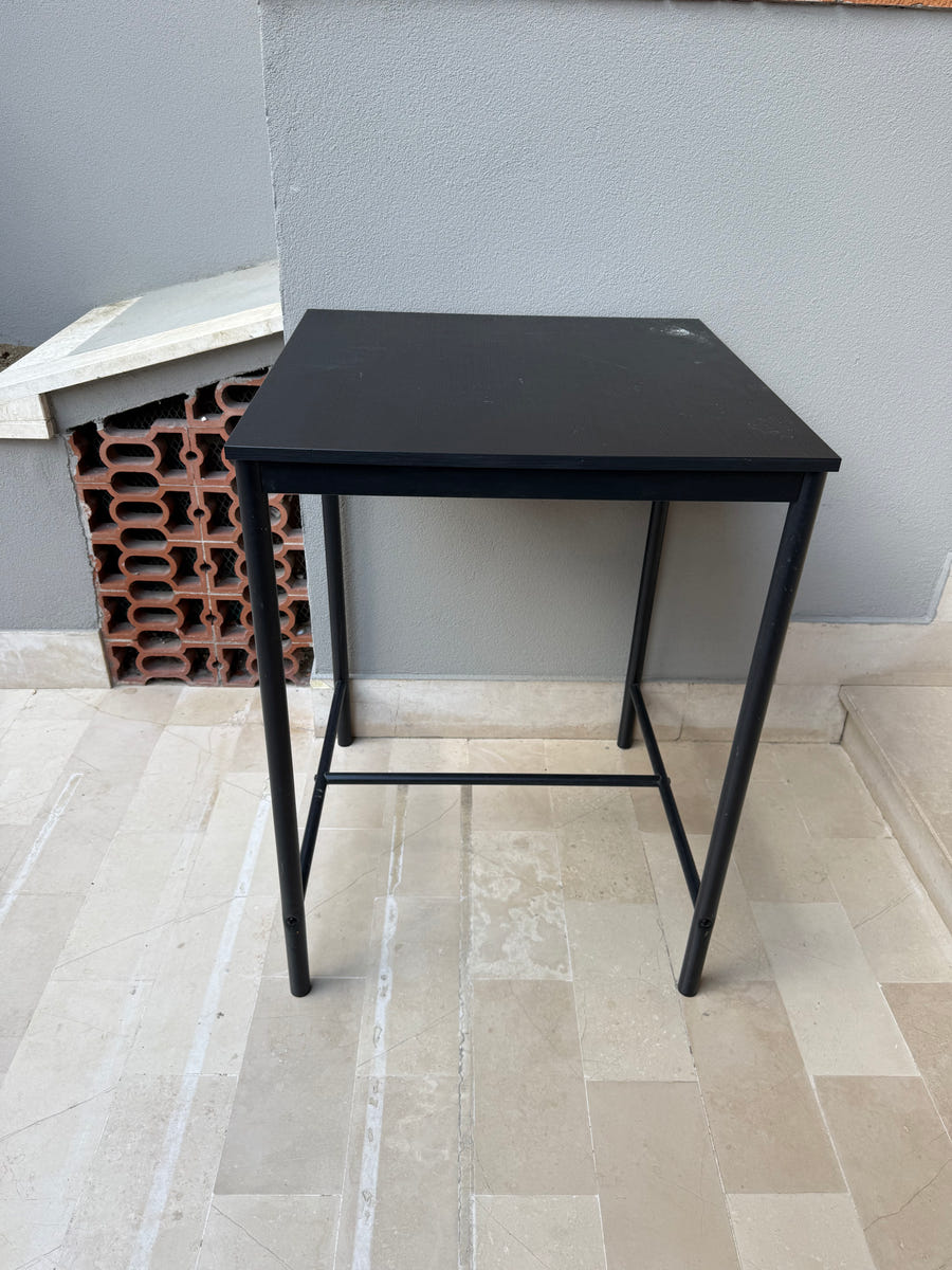 Tavolo alto + 2 sgabelli