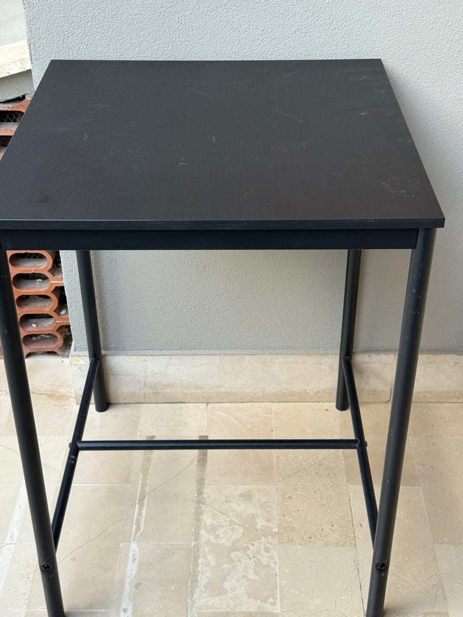 Tavolo alto + 2 sgabelli