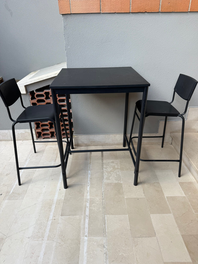 Tavolo alto + 2 sgabelli