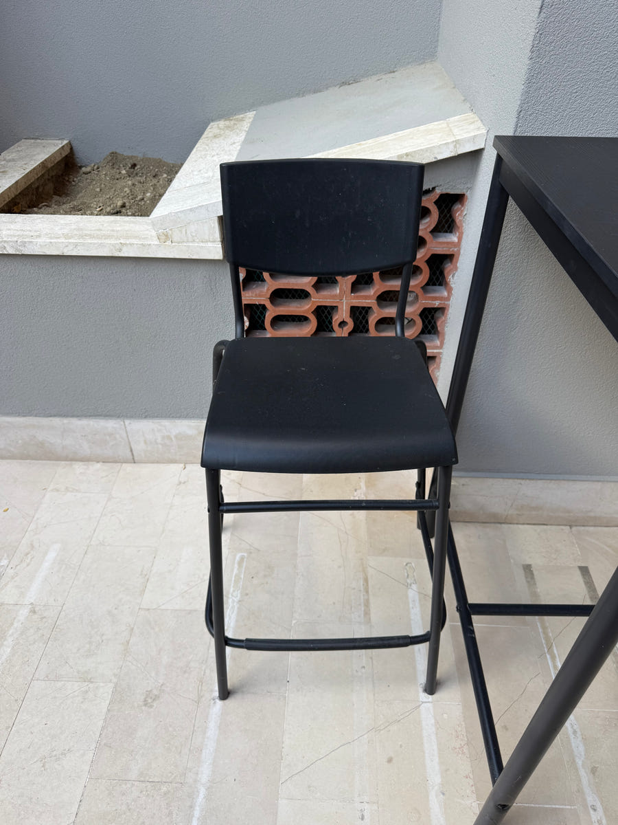 Tavolo alto + 2 sgabelli