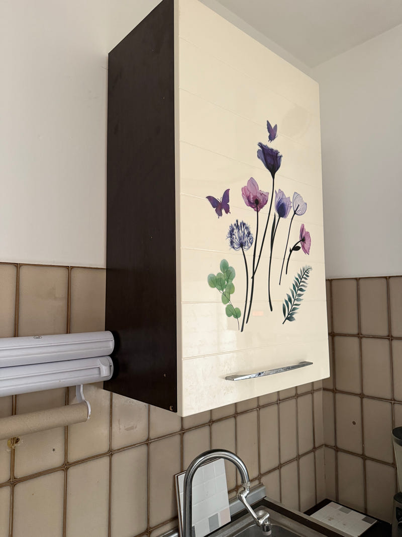 Cucina con elettrodomestici