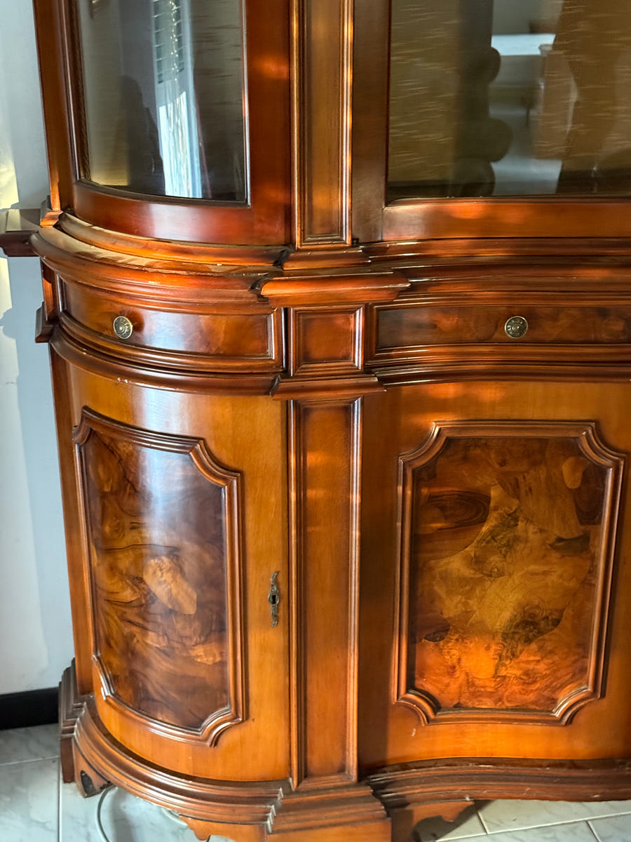 Sala completa in radica: credenza alta + credenza bassa + tavolo con sedie