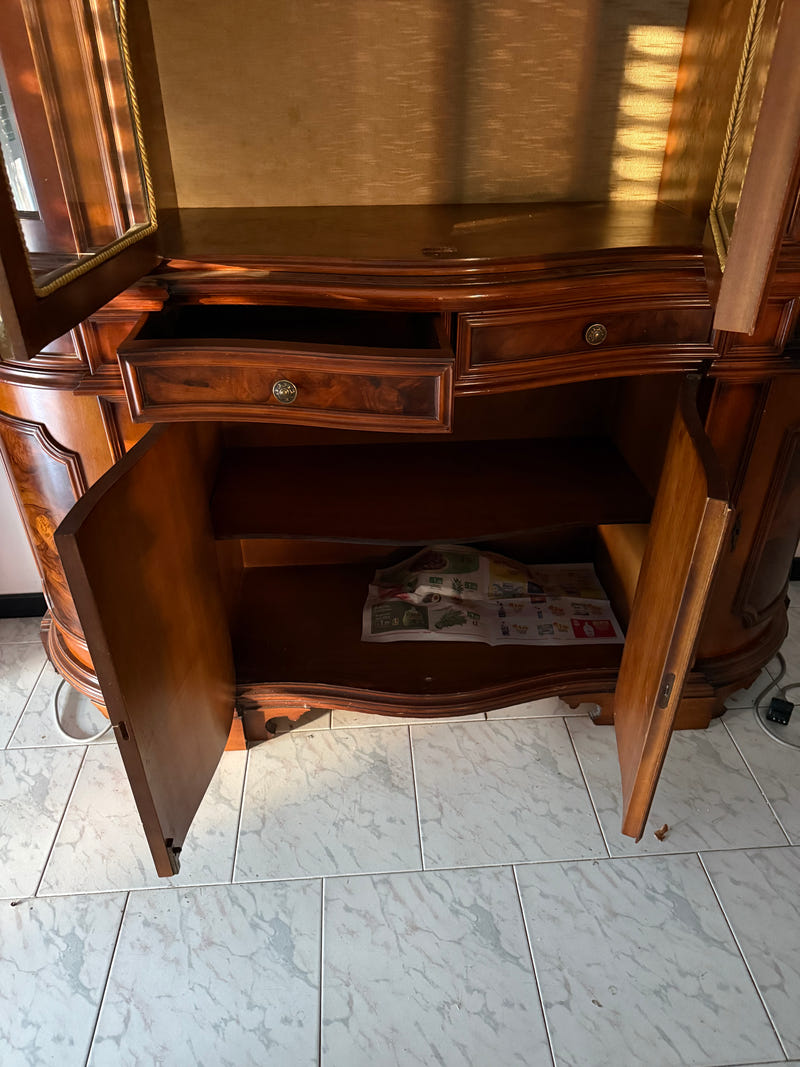 Sala completa in radica: credenza alta + credenza bassa + tavolo con sedie