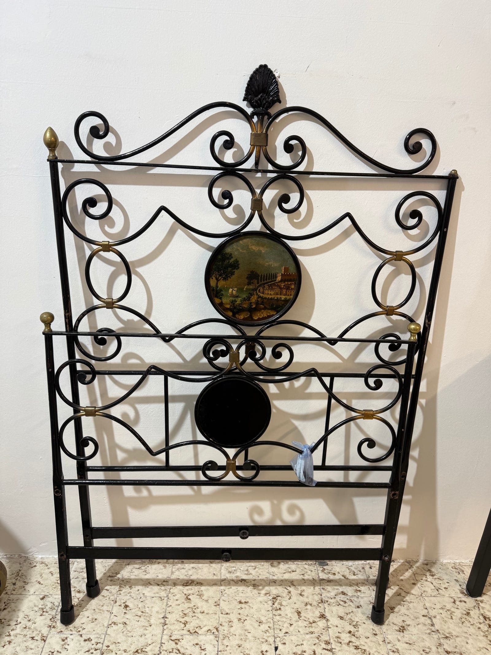 Letto singolo in ferro con disegno