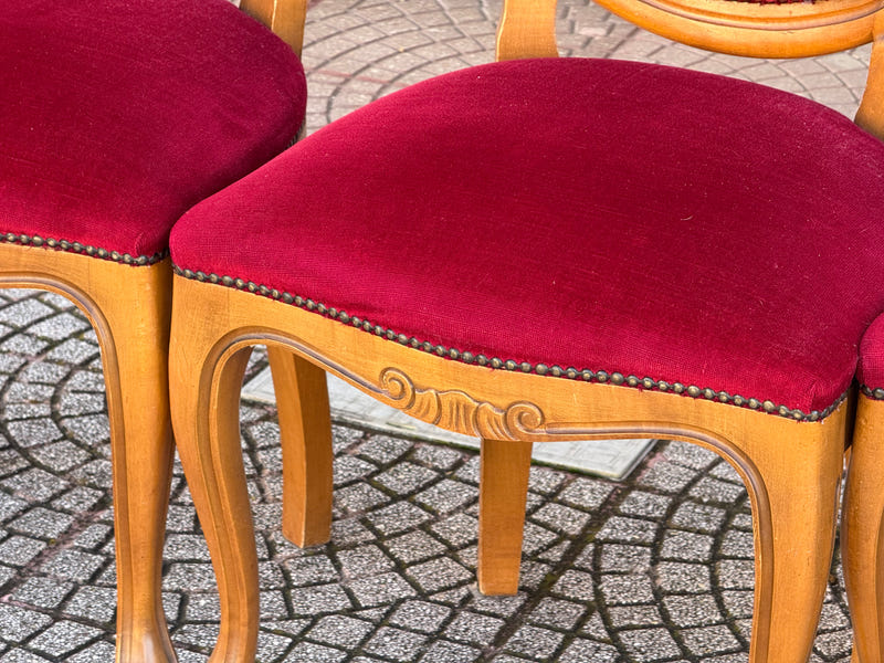 Sala completa in radica di noce: credenza + tavolo+ sedie