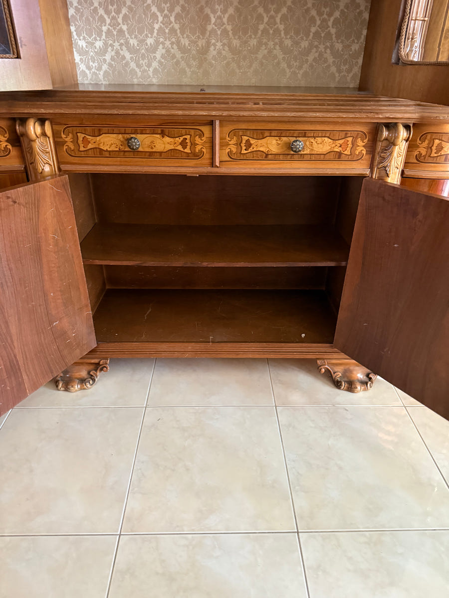 Sala completa in radica di noce: credenza + tavolo+ sedie