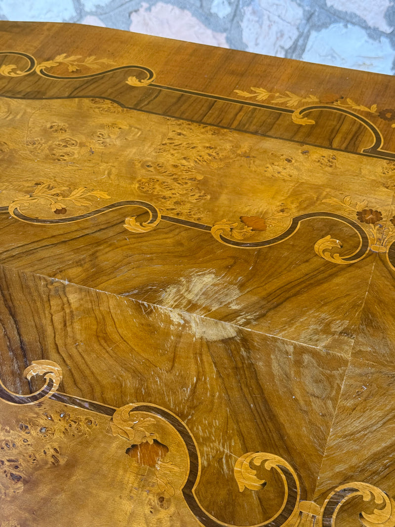 Sala completa in radica di noce: credenza + tavolo+ sedie