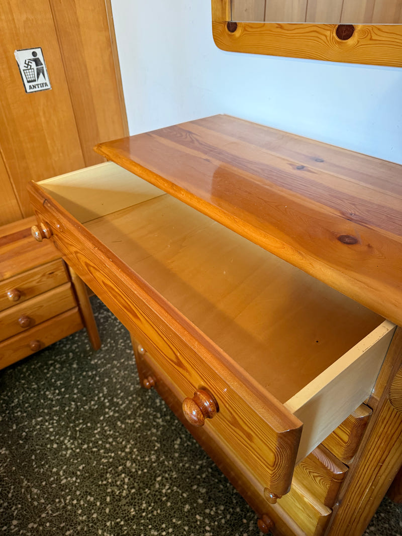 Comò + 2 comodini + specchio in abete