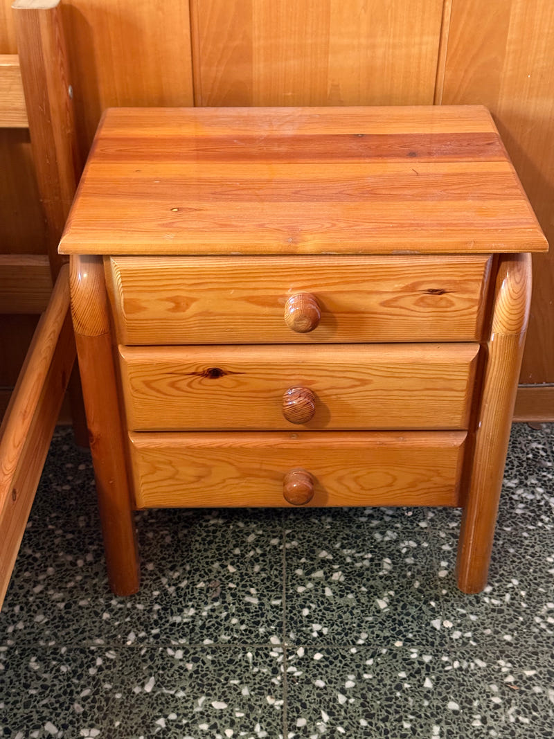 Comò + 2 comodini + specchio in abete