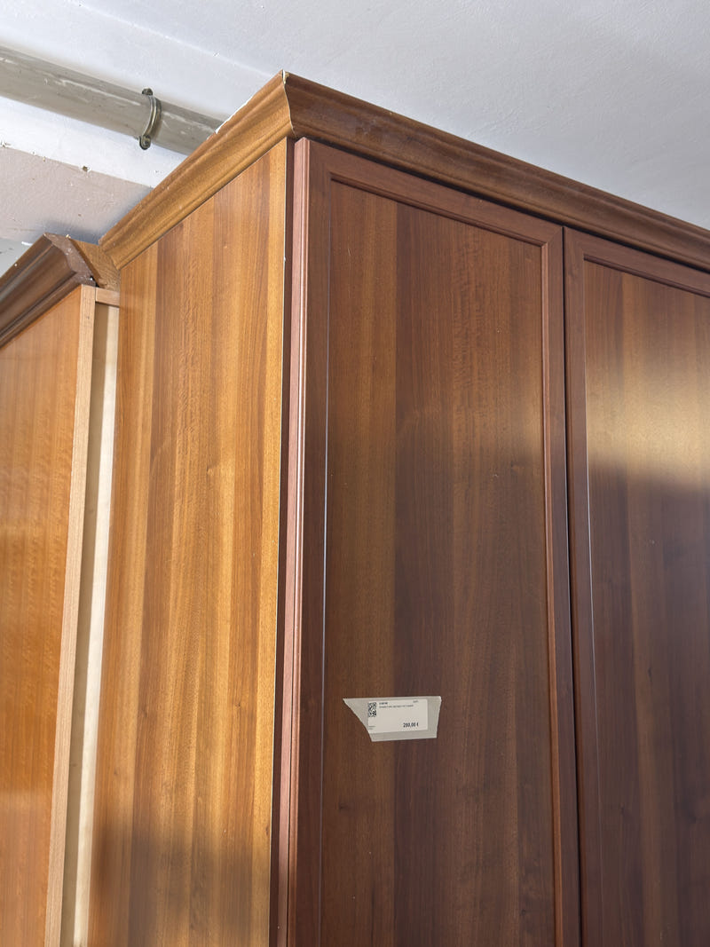 Armadio da camera color noce scuro