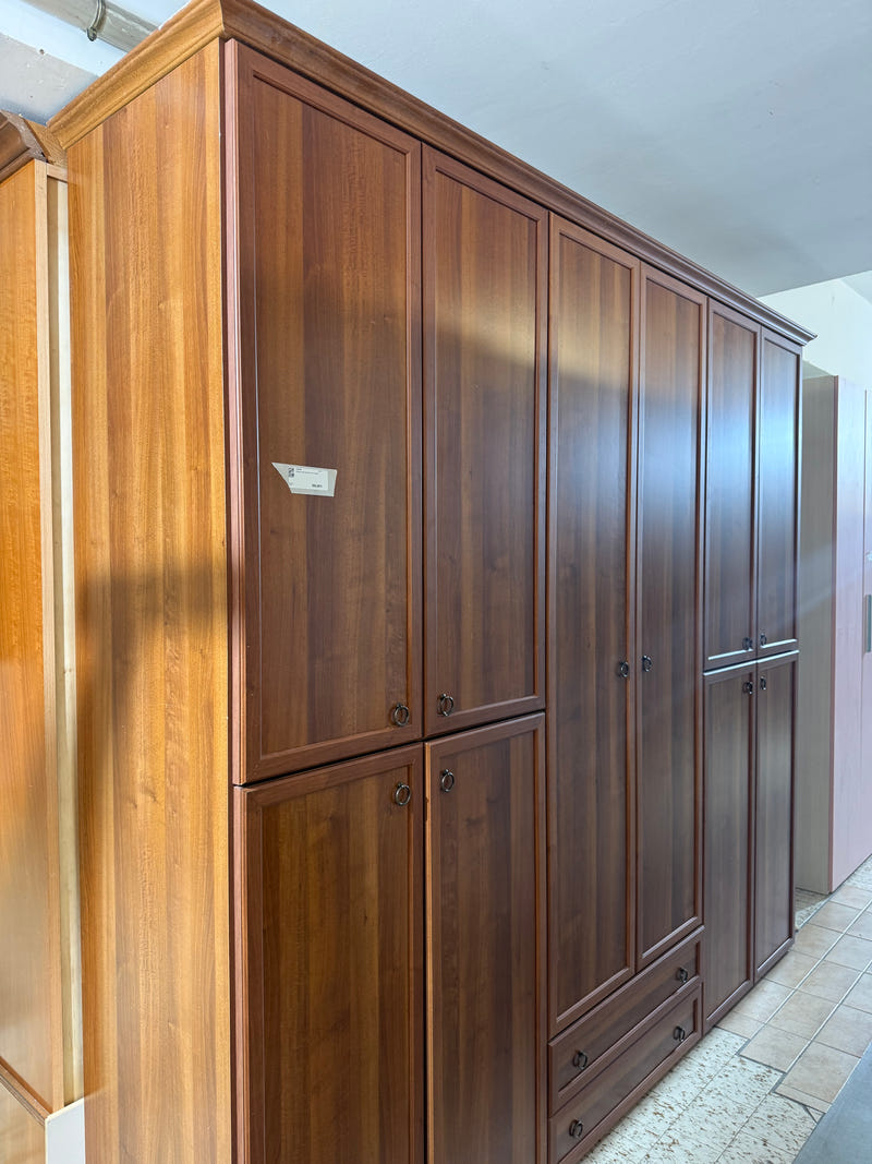 Armadio da camera color noce scuro