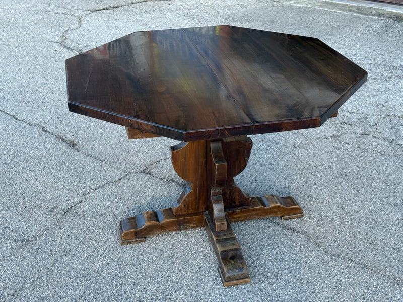 Tavolo ottagonale allungabile in castagno