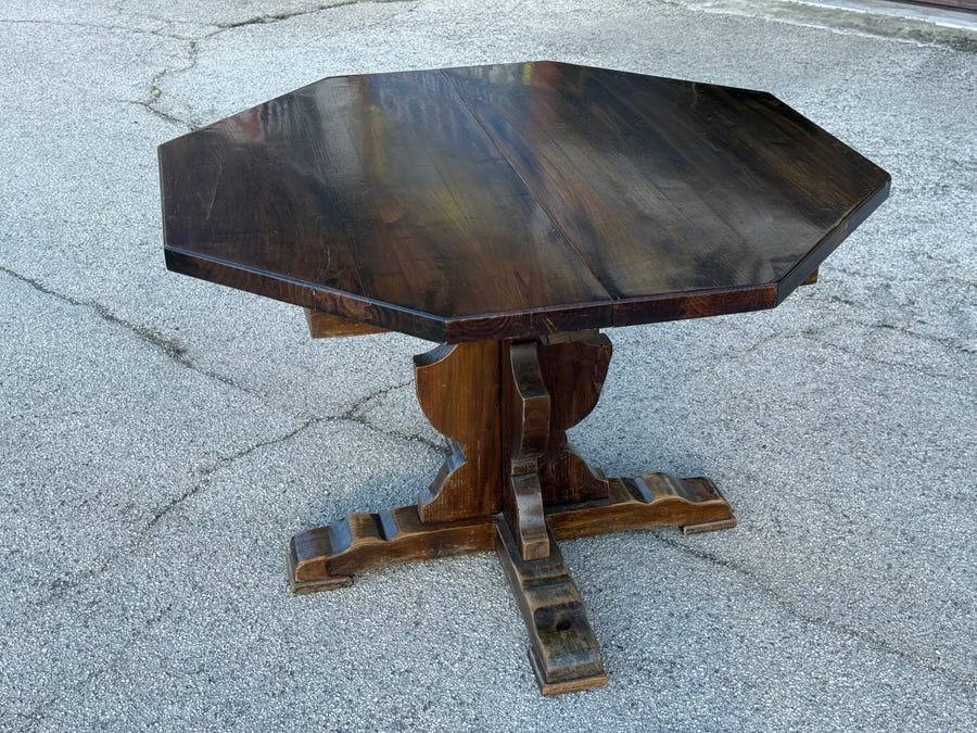 Tavolo ottagonale allungabile in castagno