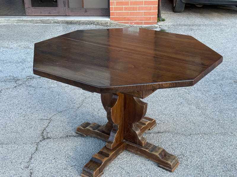 Tavolo ottagonale allungabile in castagno