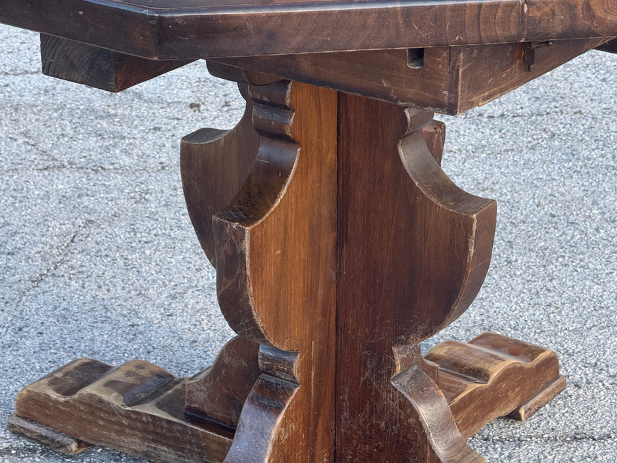 Tavolo ottagonale allungabile in castagno