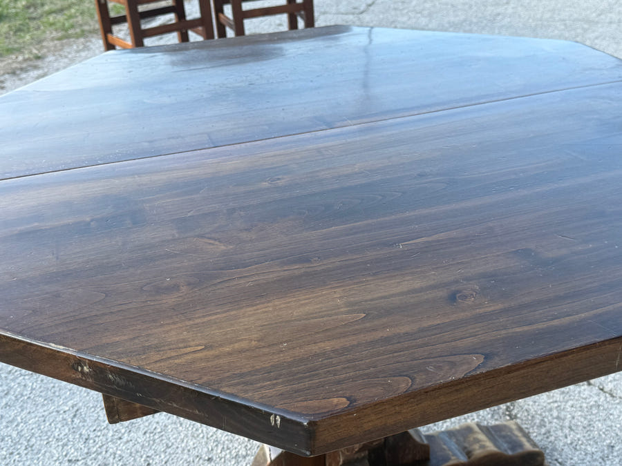 Tavolo ottagonale allungabile in castagno