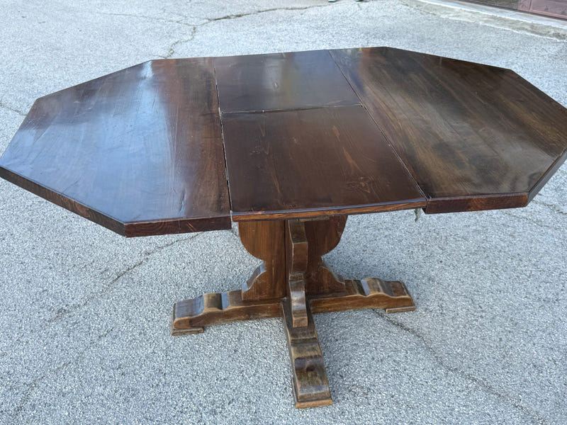 Tavolo ottagonale allungabile in castagno