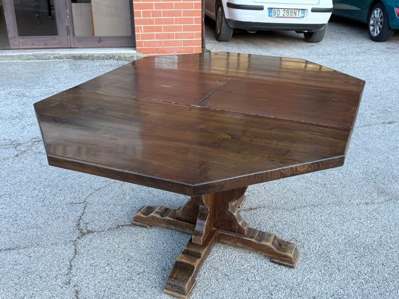 Tavolo ottagonale allungabile in castagno