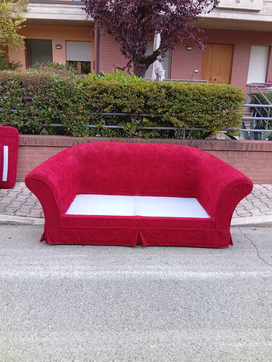 Divano in tessuto con pouf