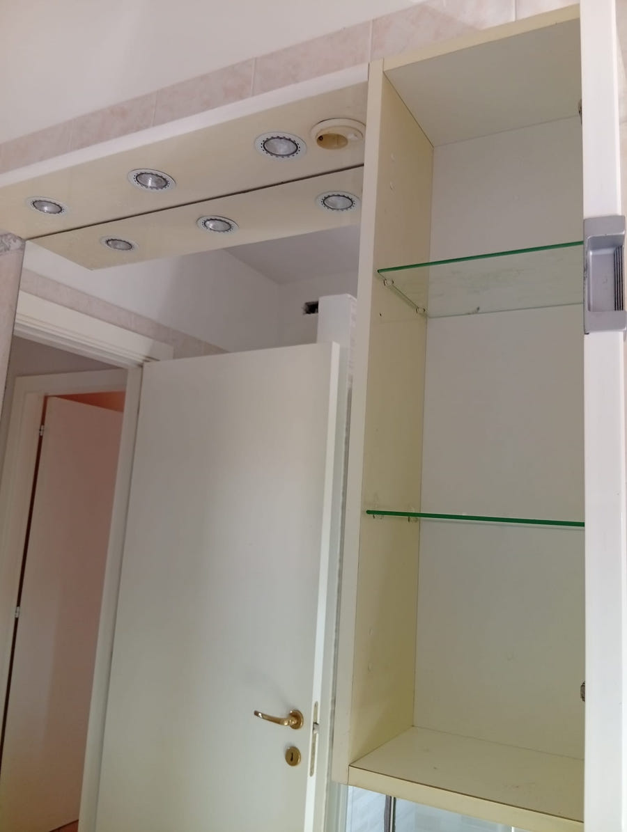 Mobile bagno con specchiera