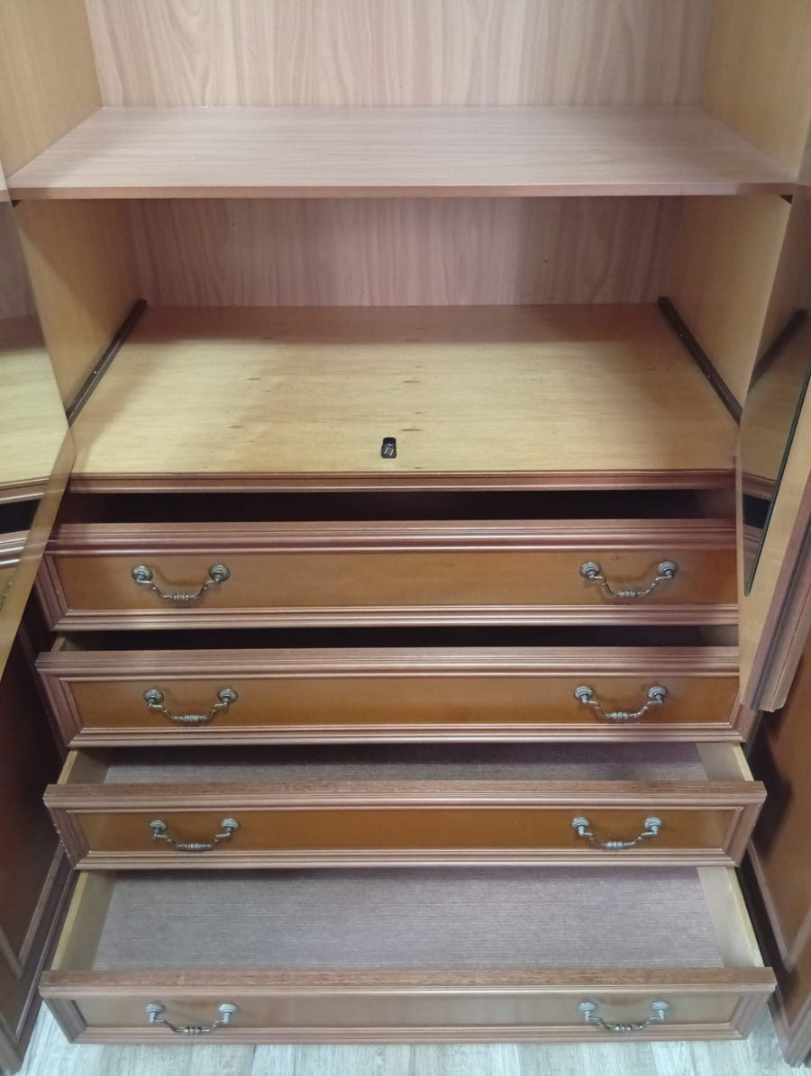 Camera matrimoniale completa stile classico