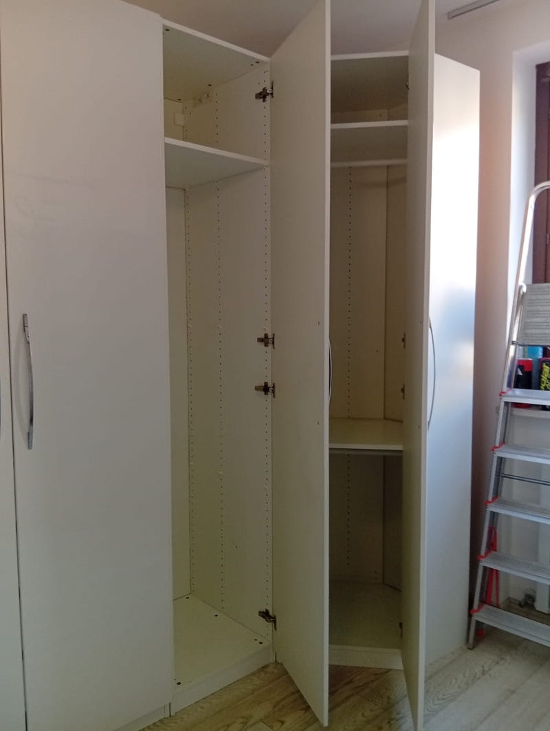 Armadio ad angolo IKEA bianco lucido