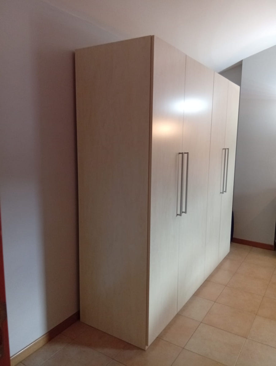 Armadio basso a 4 ante