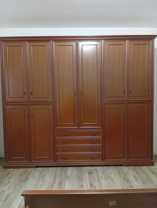 Camera matrimoniale completa stile classico