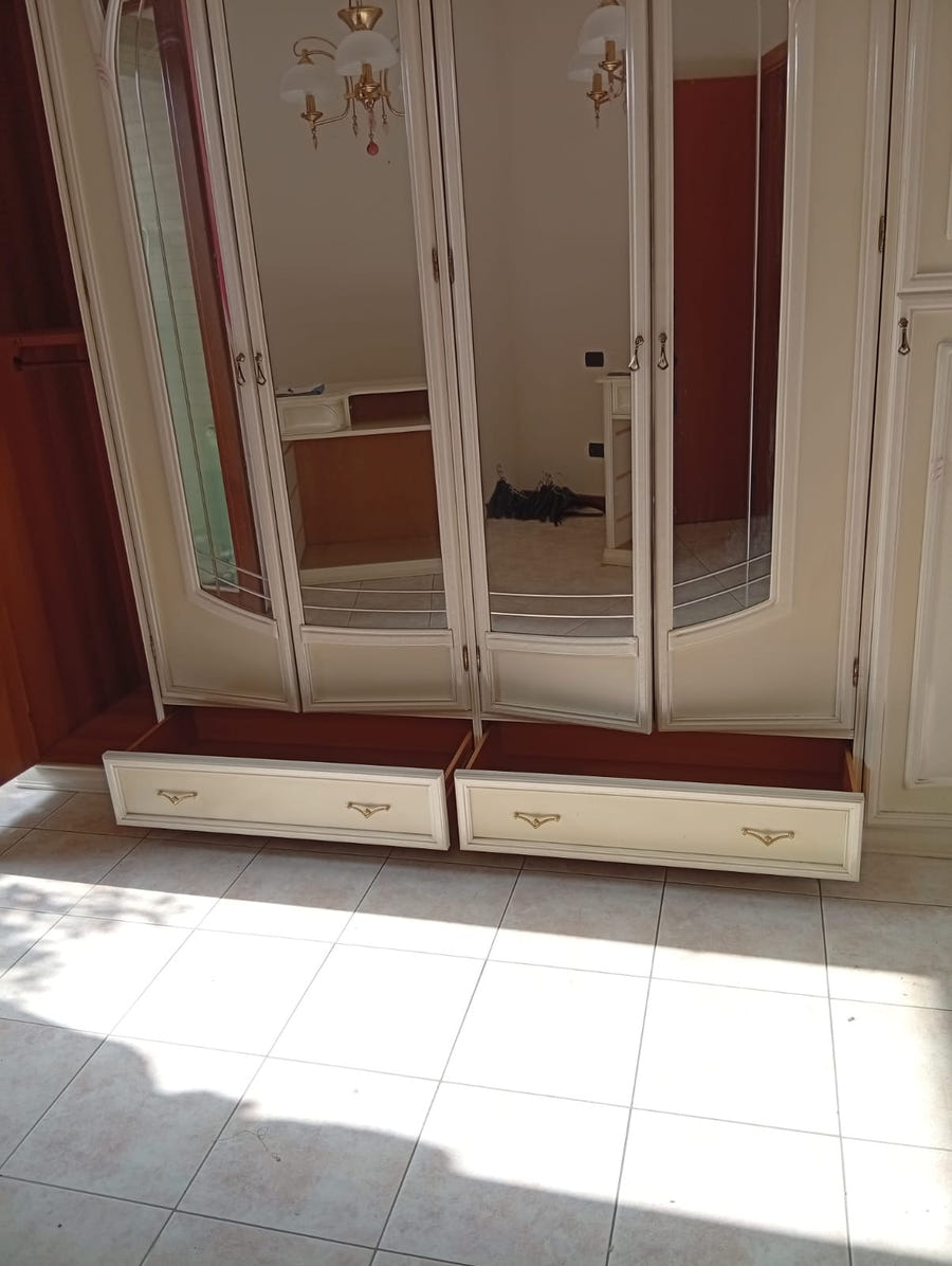 Camera matrimoniale completa stile classico