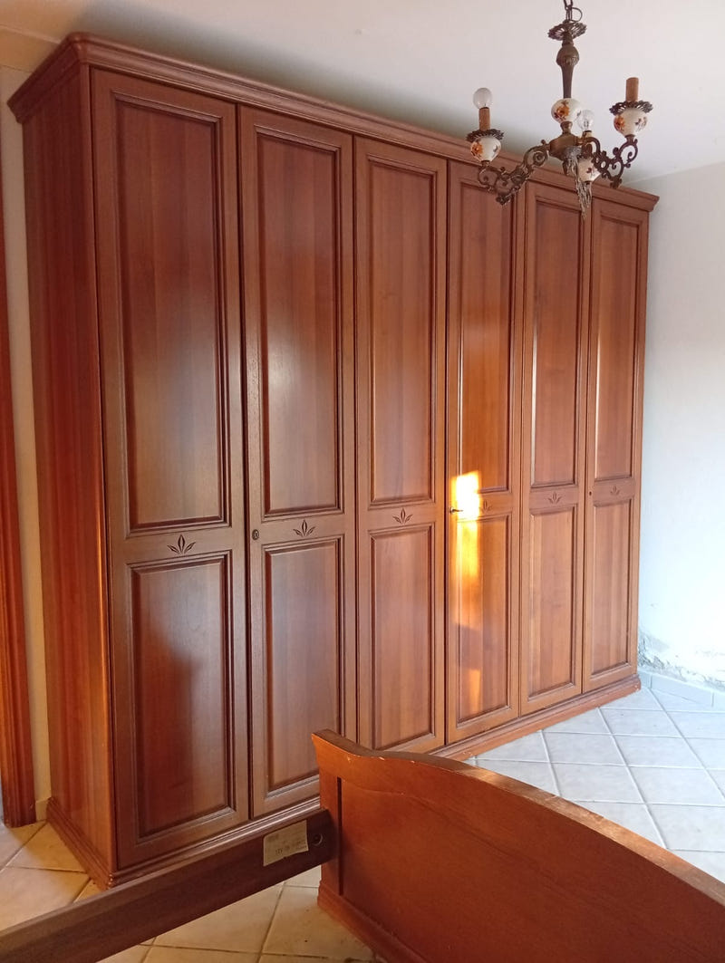 Camera matrimoniale completa senza comodini