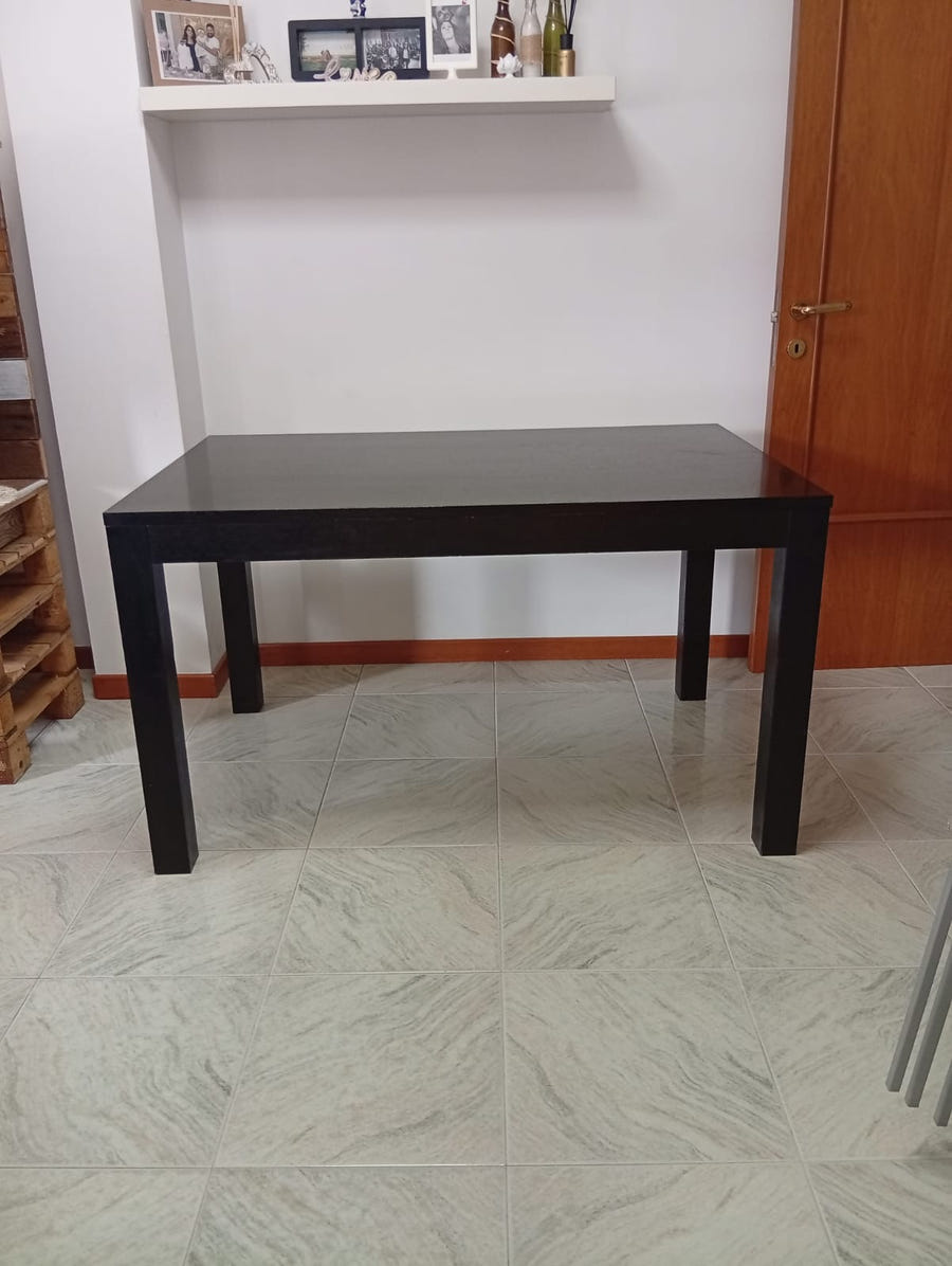 Tavolo allungabile rifinitura color Wengè