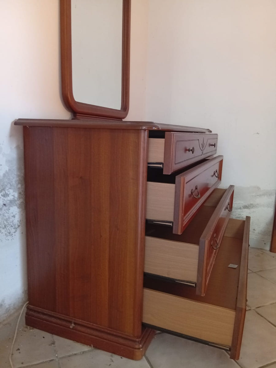 Camera matrimoniale completa senza comodini